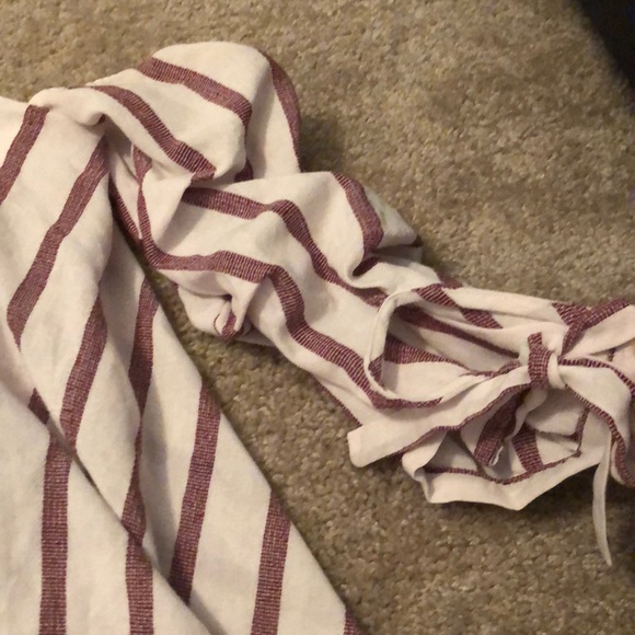 Lulu’s Striped, off shoulder, top. Size small. - Picture 3 of 7